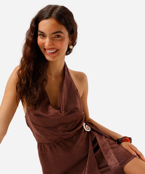 vestido curto feminino frente única acetinado marrom