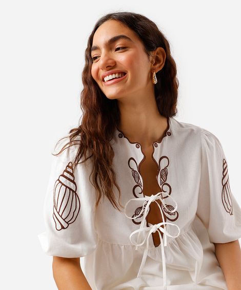bata feminina com linho bordada off white