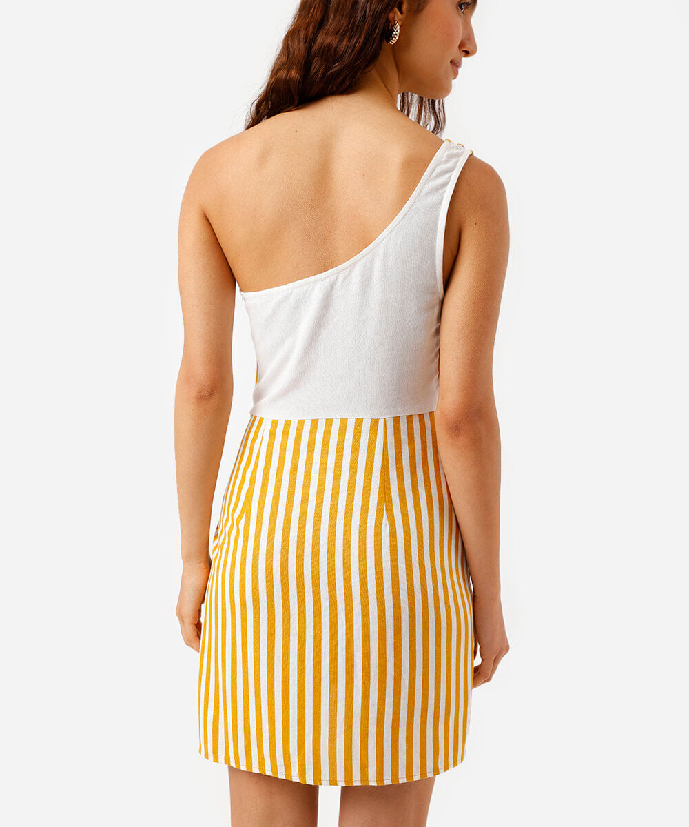 vestido curto ombro único feminino com linho listrado amarelo