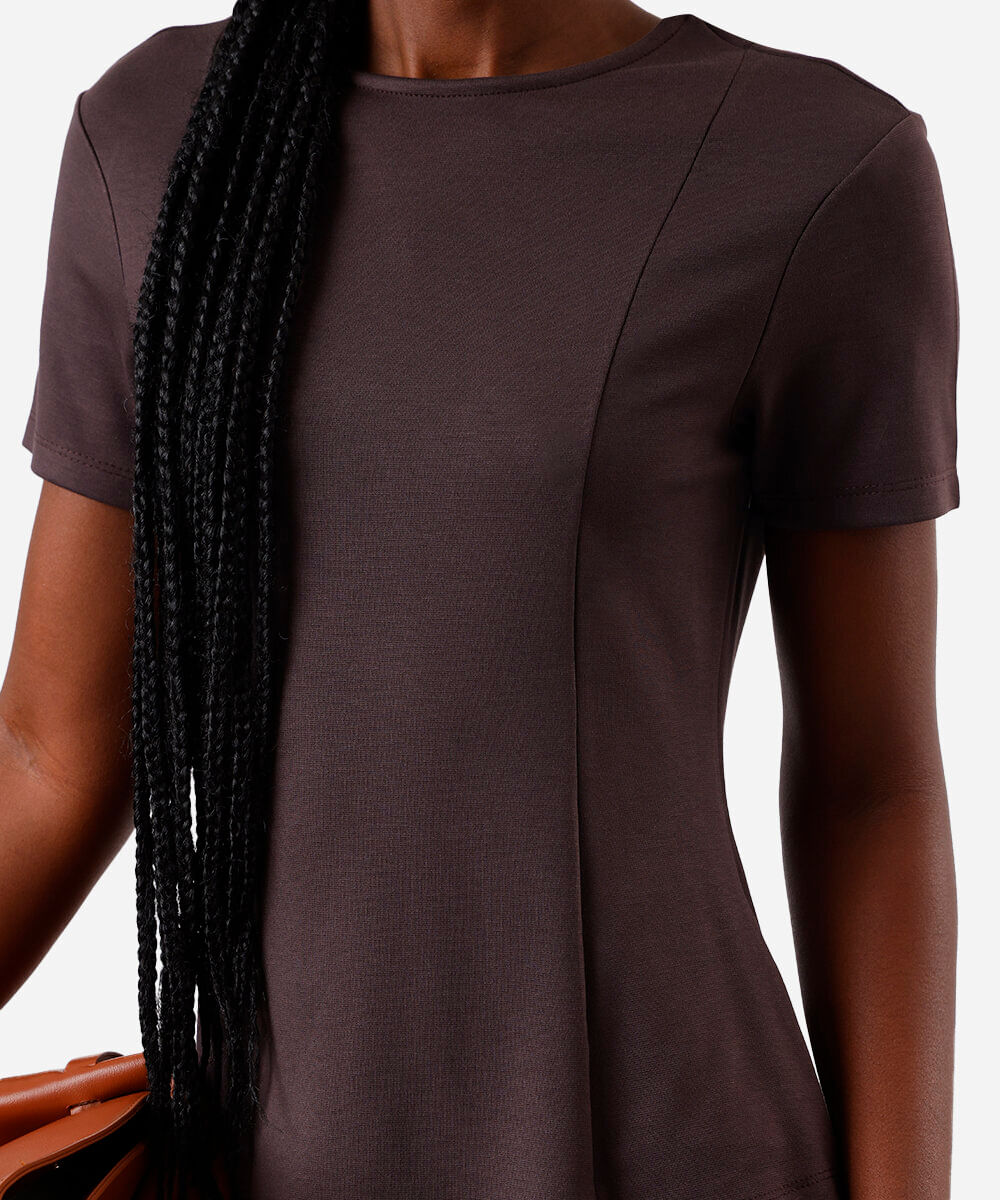 blusa peplum feminina com com viscose e recortes manga curta marrom