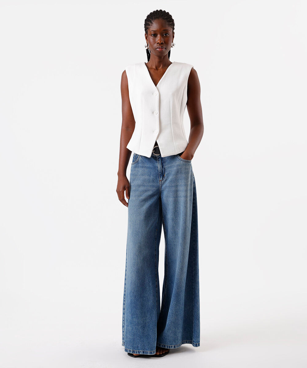 colete feminino decote v com pregas e recorte off white