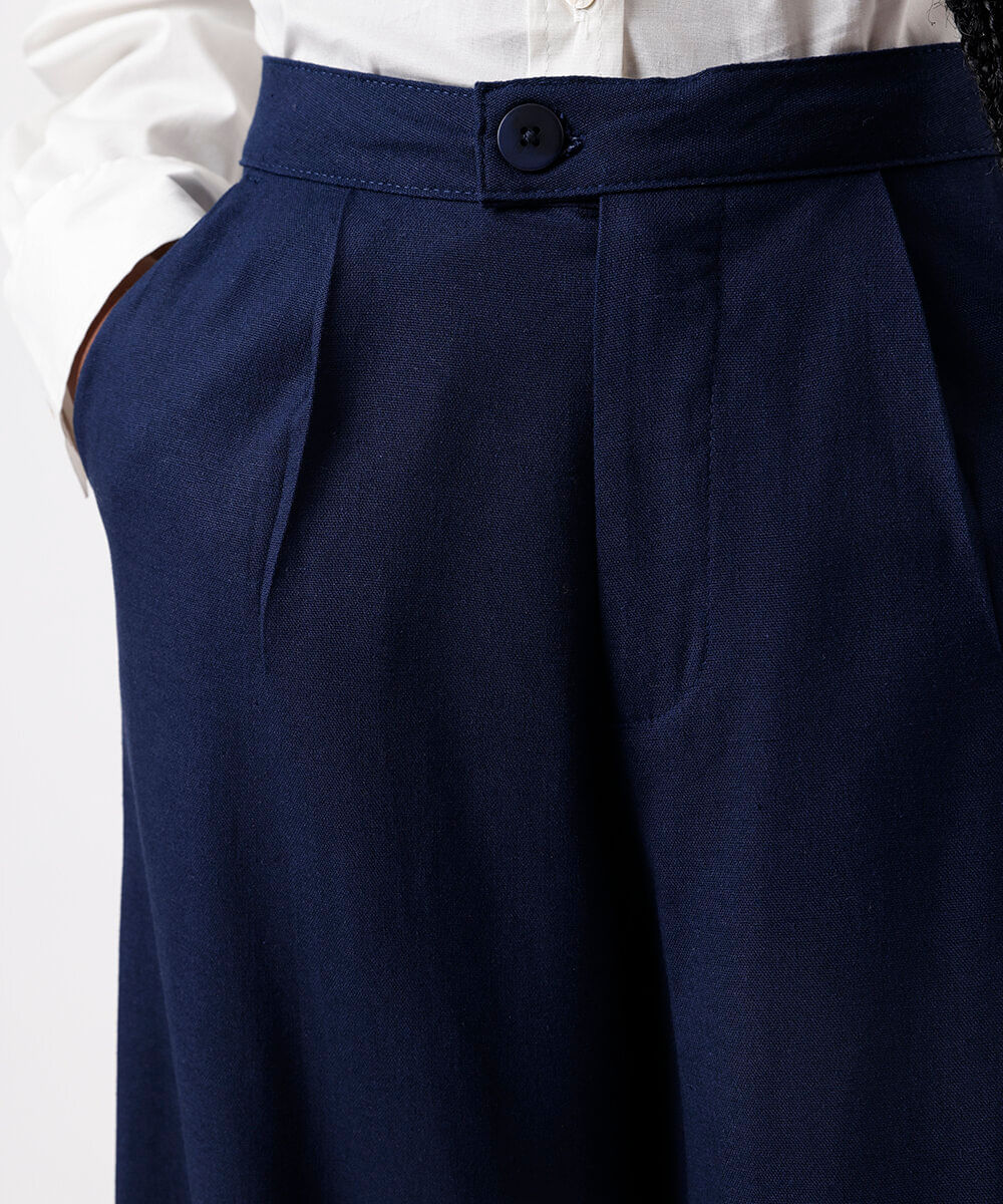 calça de alfaiataria feminina com linho e pregas azul