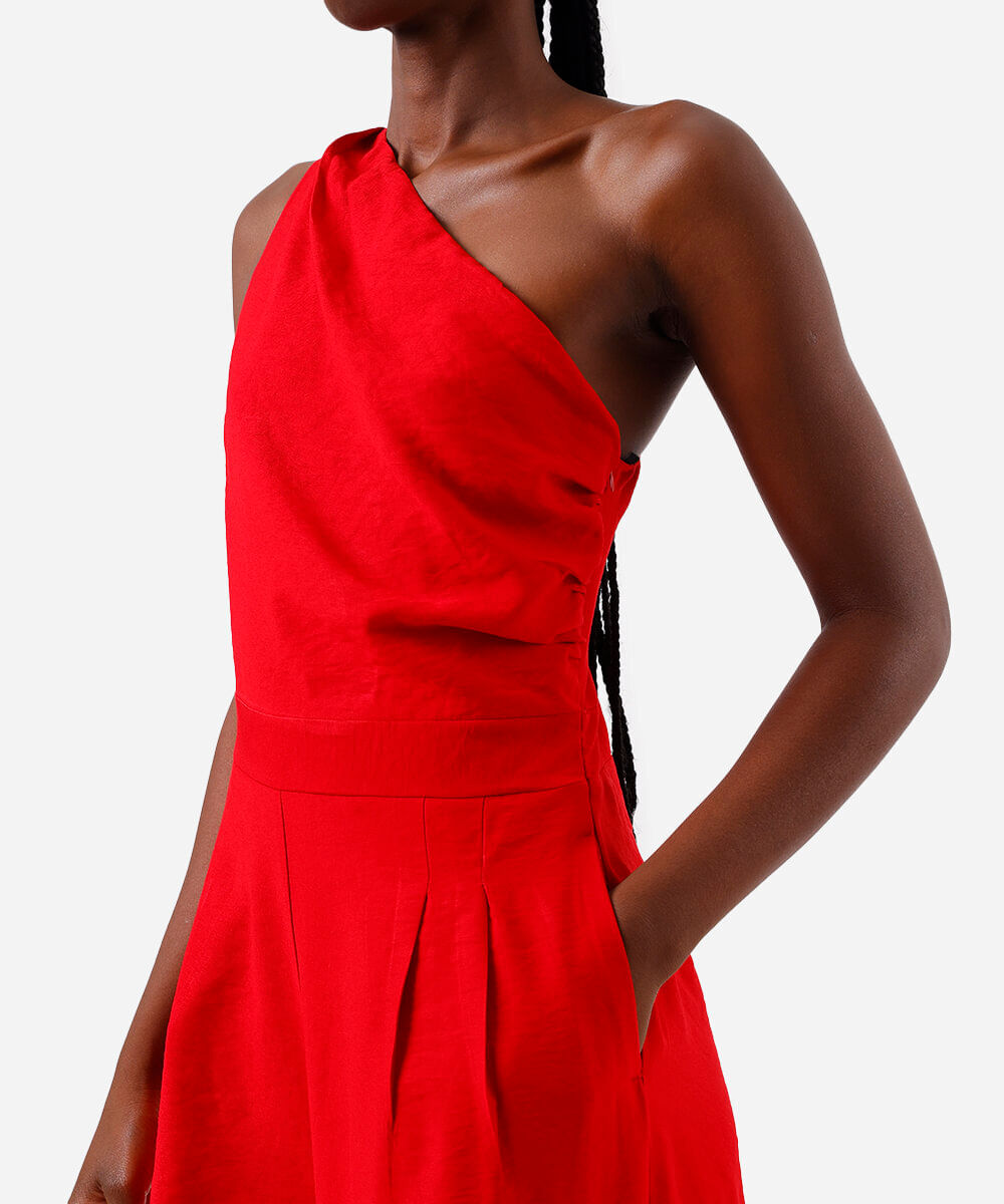 macacão ombro único feminino com viscose e pregas vermelho