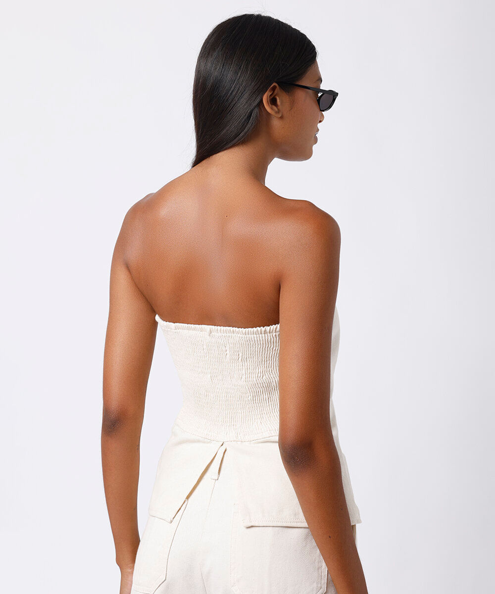 blusa feminina de sarja sem alça com nervuras e fenda mindset off white