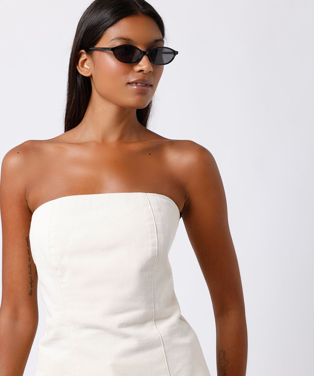 blusa feminina de sarja sem alça com nervuras e fenda mindset off white