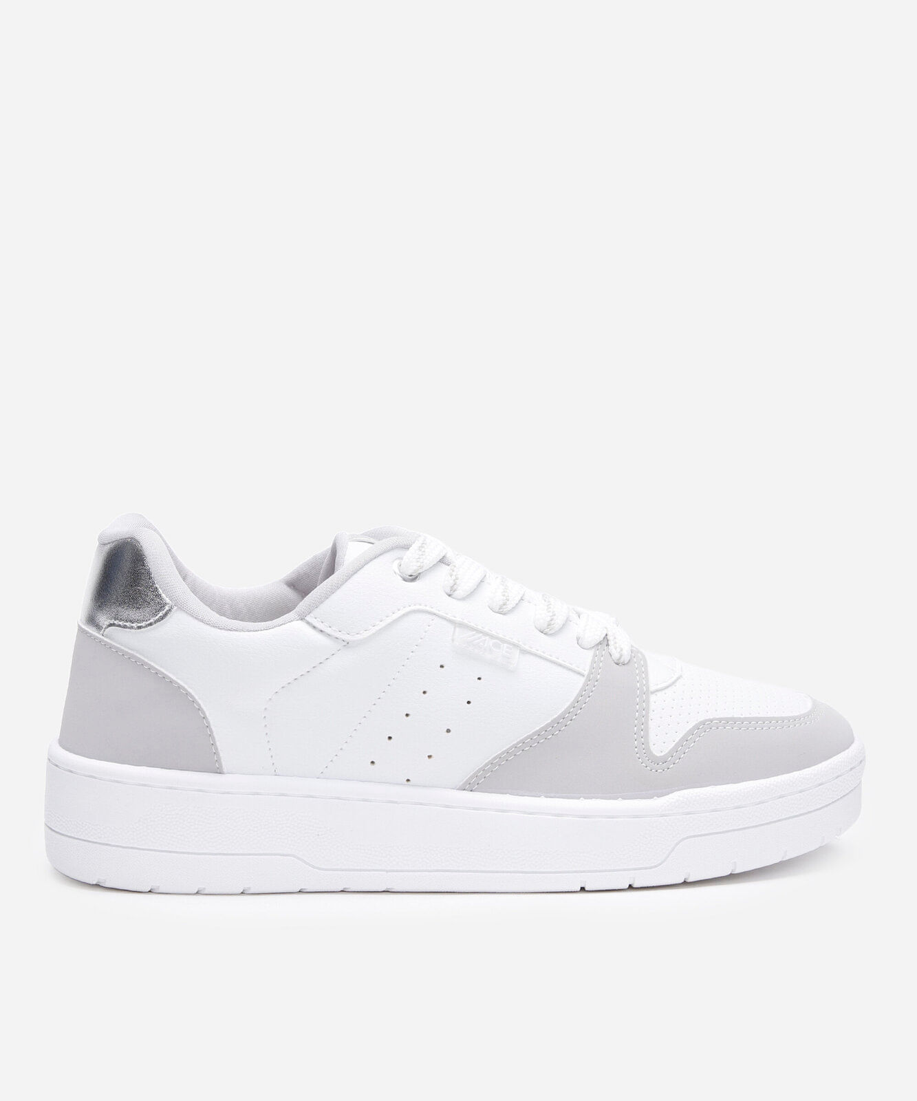 tênis casual com recortes ace cinza