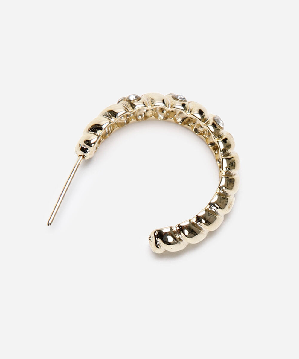 brinco argola com brilhos canelado dourado