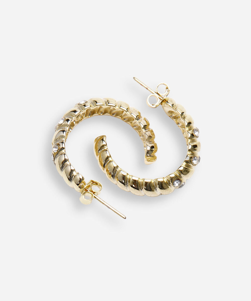 brinco argola com brilhos canelado dourado