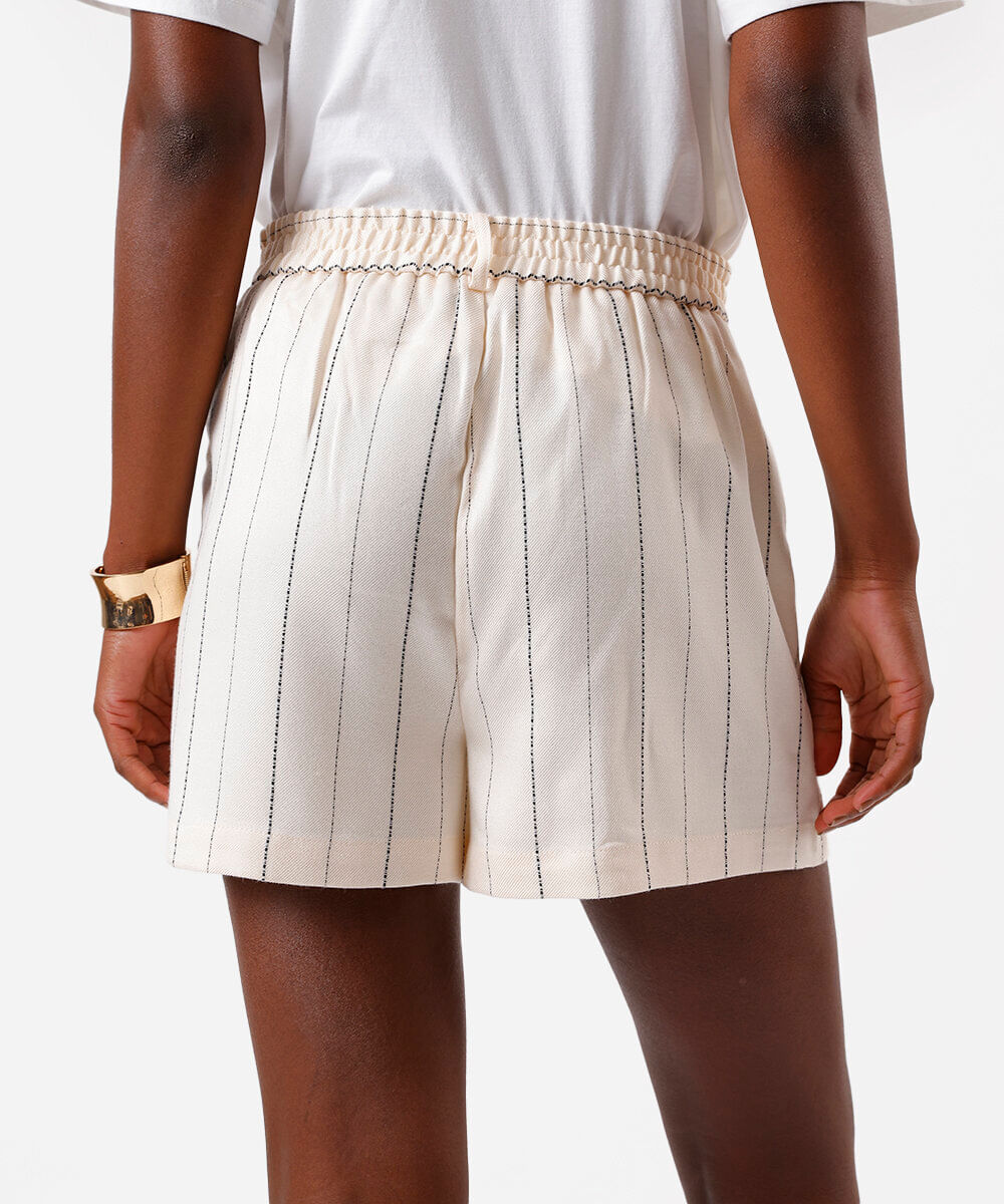 short de alfaiataria feminino com viscose risca de giz amarelo