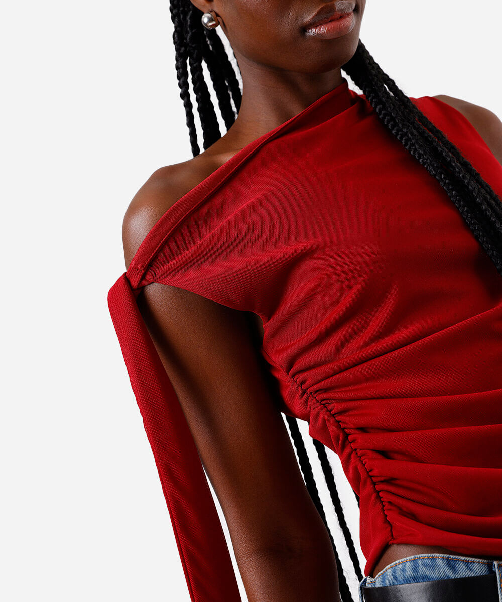 blusa feminina de tule franzida com amarração vermelha