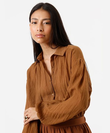camisa feminina manga bufante texturizada marrom