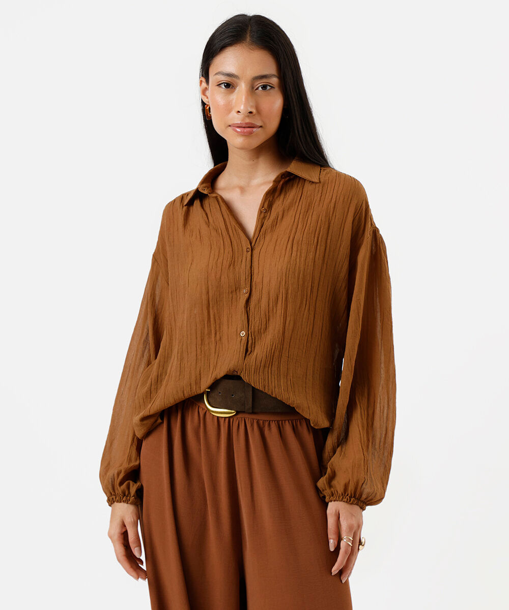 camisa feminina manga bufante texturizada marrom