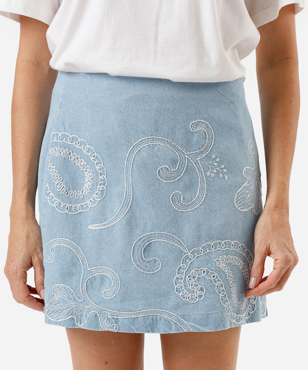 saia curta feminina jeans bordada azul