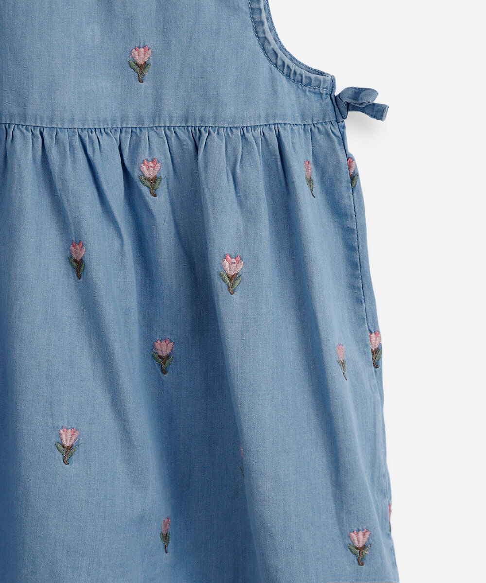 vestido infantil jeans bordado floral azul