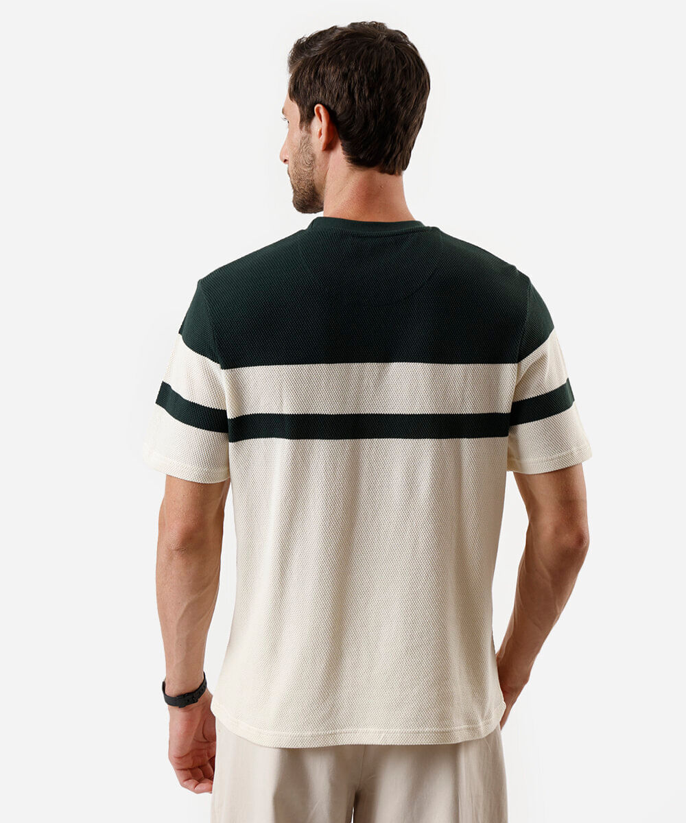 camiseta comfort texturizada listrada manga curta verde