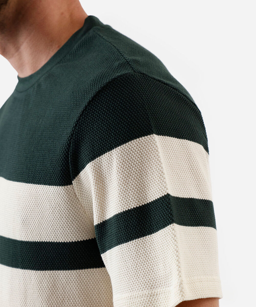 camiseta comfort texturizada listrada manga curta verde