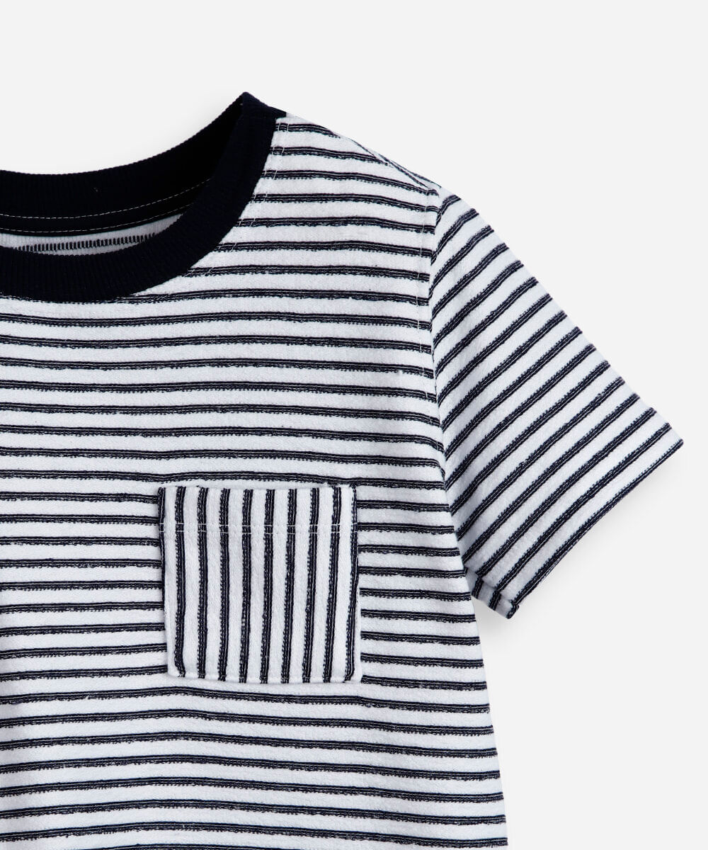camiseta infantil com algodão e bolso listrada off white