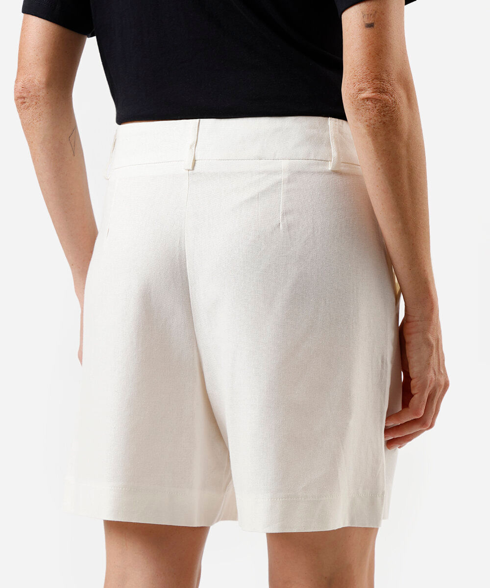 bermuda feminina de alfaiataria com linho off white