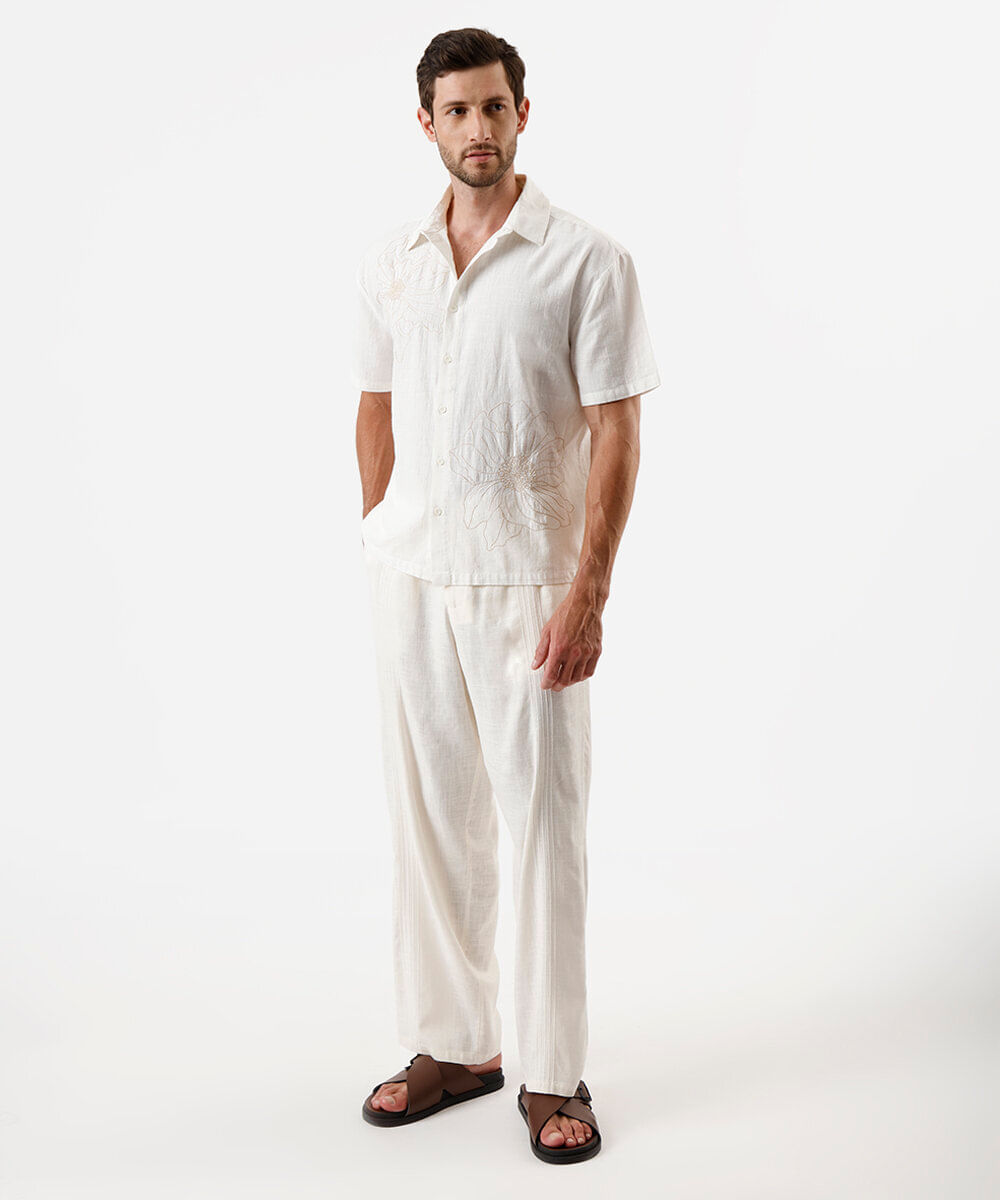 camisa box fit masculina com algodão bordada off white