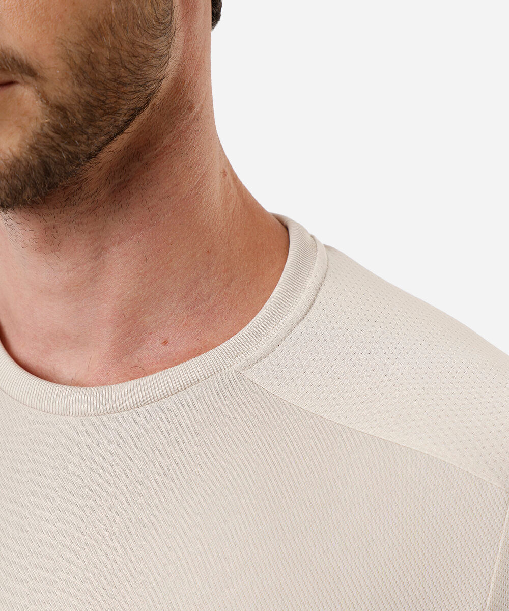 camiseta esportiva masculina bege