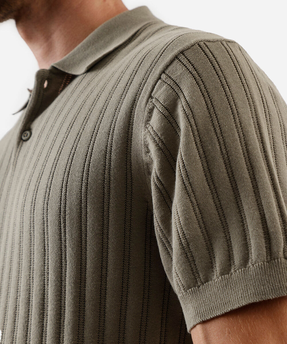 polo masculina de tricot canelada cinza