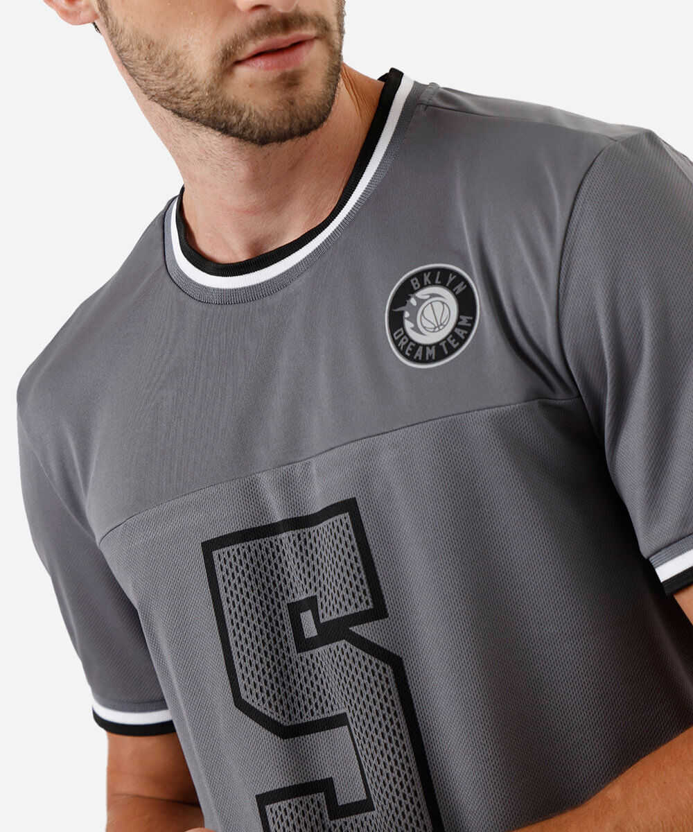 camiseta com recorte brooklyn manga curta esportiva cinza