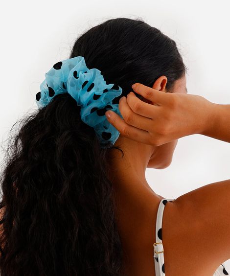 scrunchie poá texturizado azul