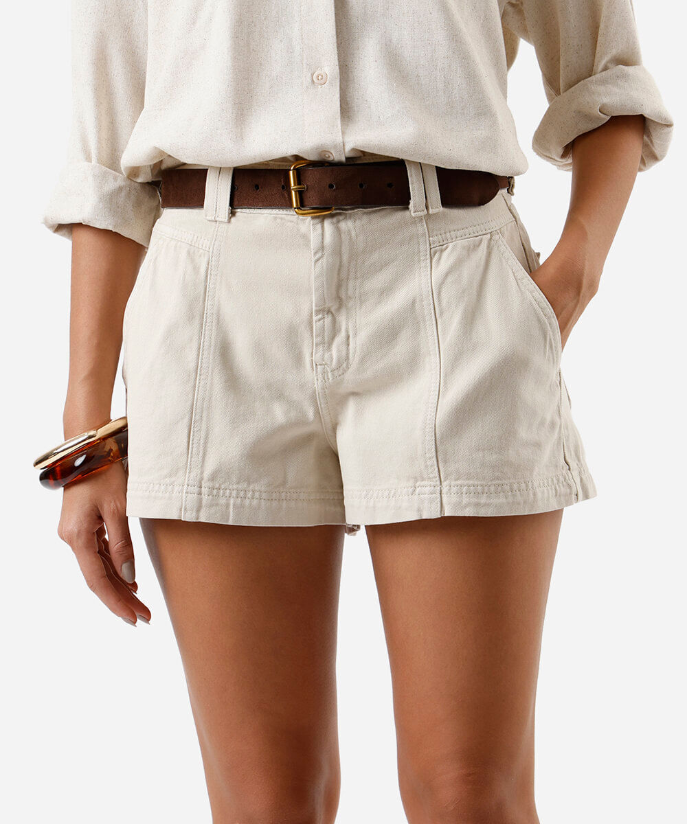 short curto feminino de sarja com recortes bege