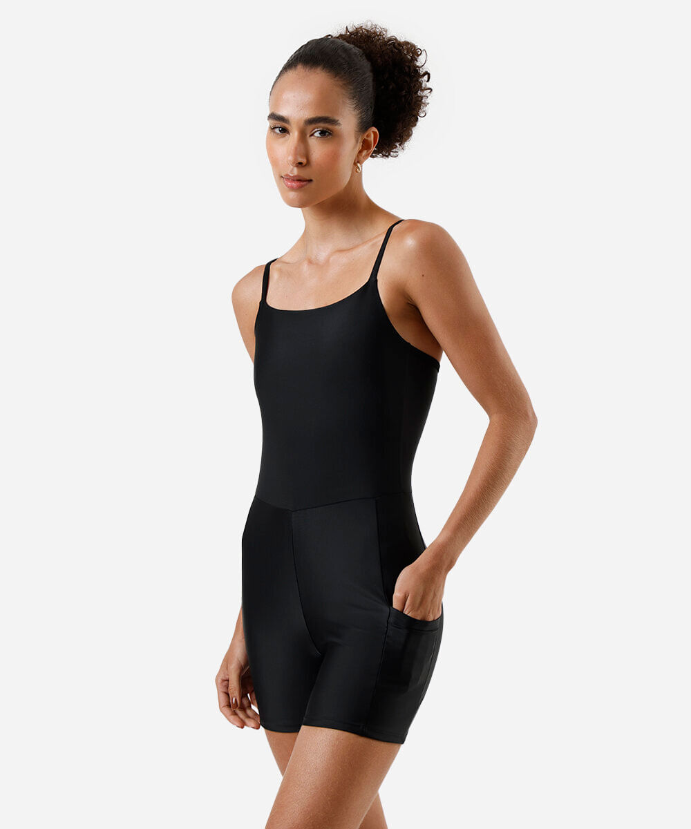macaquinho feminino esportivo com bolso preto