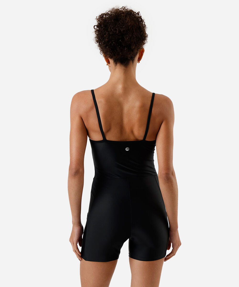 macaquinho feminino esportivo com bolso preto