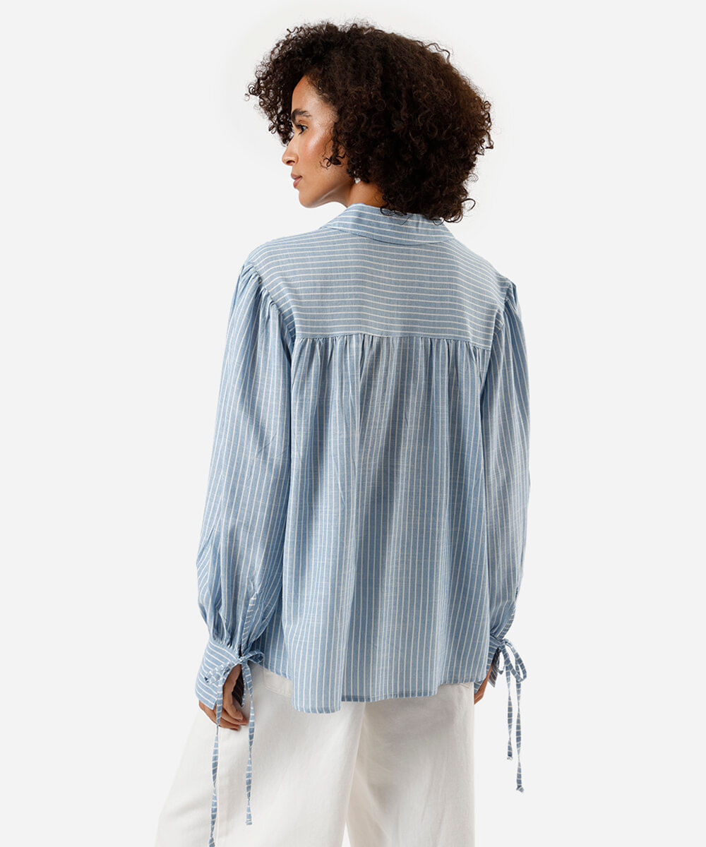 camisa feminina com algodão manga bufante listrada azul