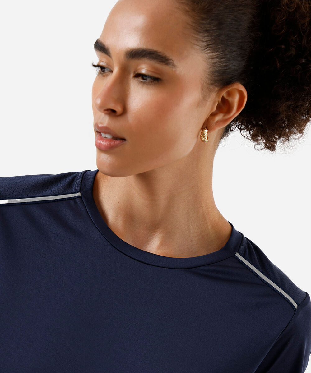 camiseta feminina com refletivo no ombro azul