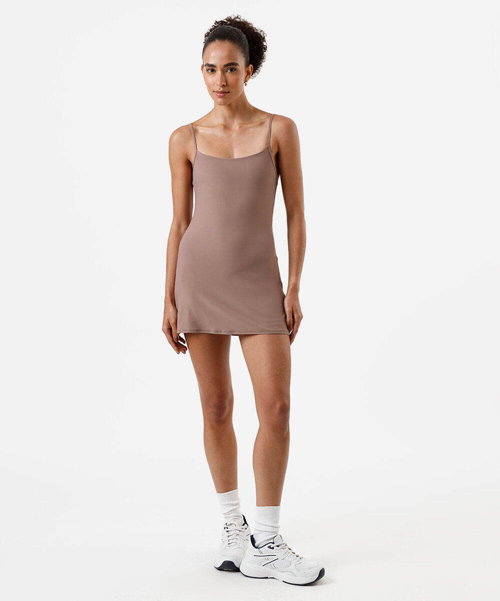 vestido curto feminino esportivo ace com fenda marrom