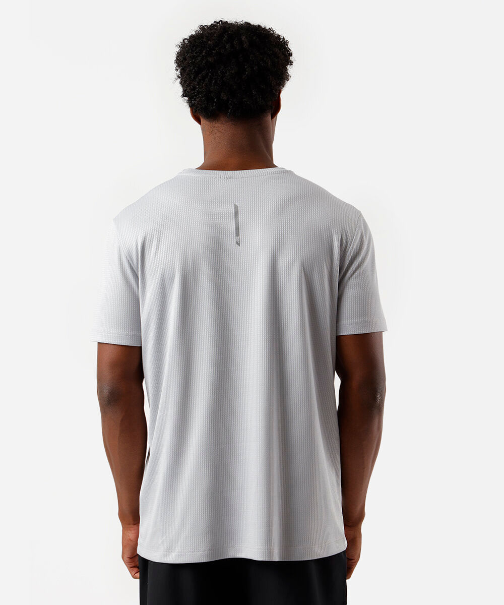 camiseta masculina esportiva quadriculada cinza