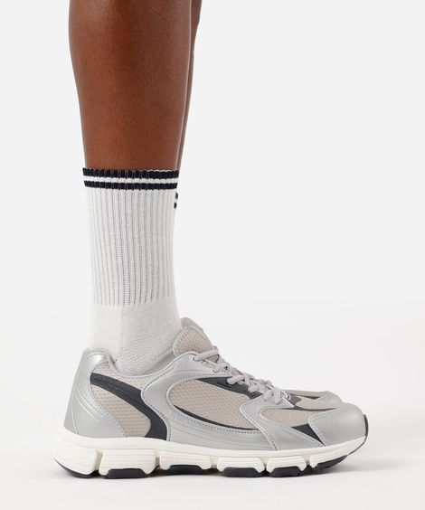 tênis esportivo ace com recortes cinza