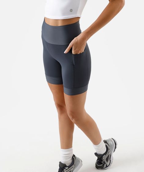 bermuda feminina esportiva com bolsos e refletivos cinza