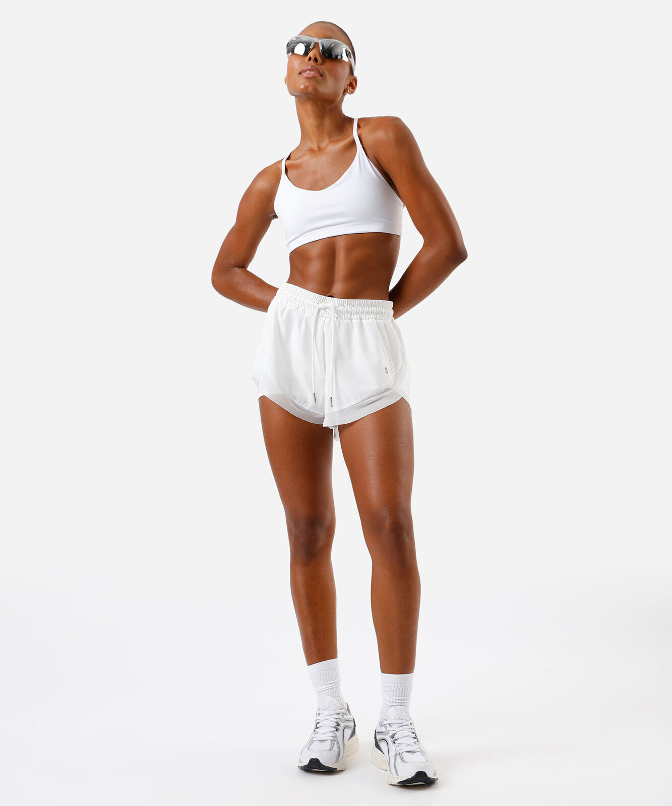 short feminino esportivo com tule branco