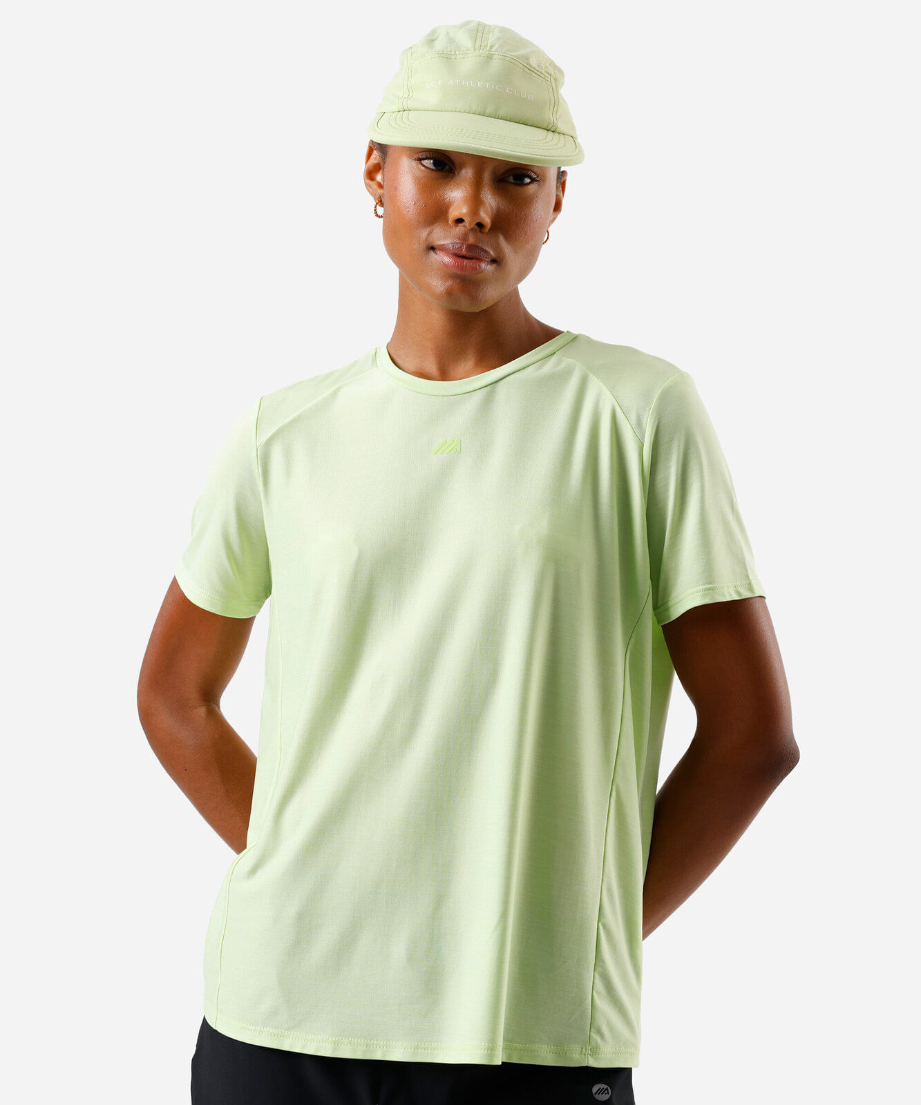 camiseta esportiva feminina de poliamida respirável verde