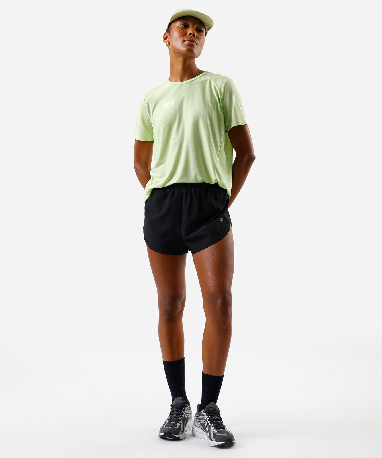 camiseta esportiva feminina de poliamida respirável verde
