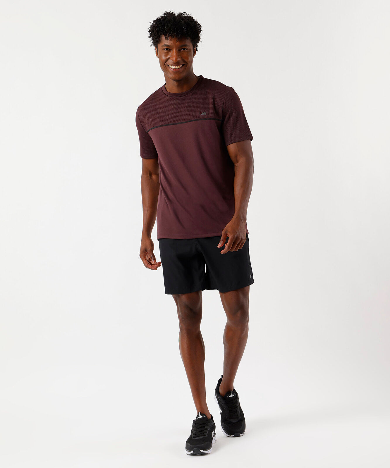 camiseta masculina recorte vinho