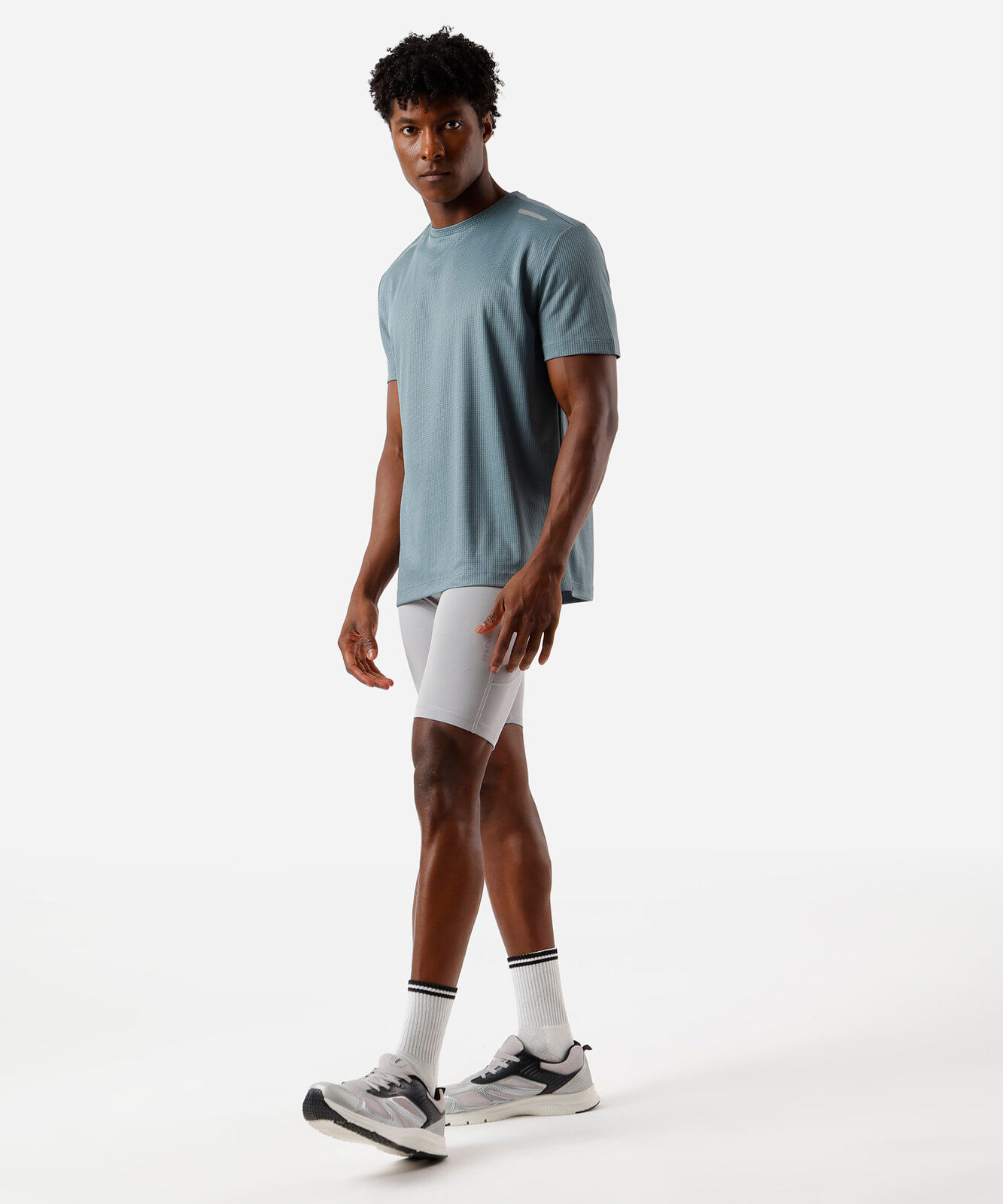 bermuda esportiva masculina de compressão cinza