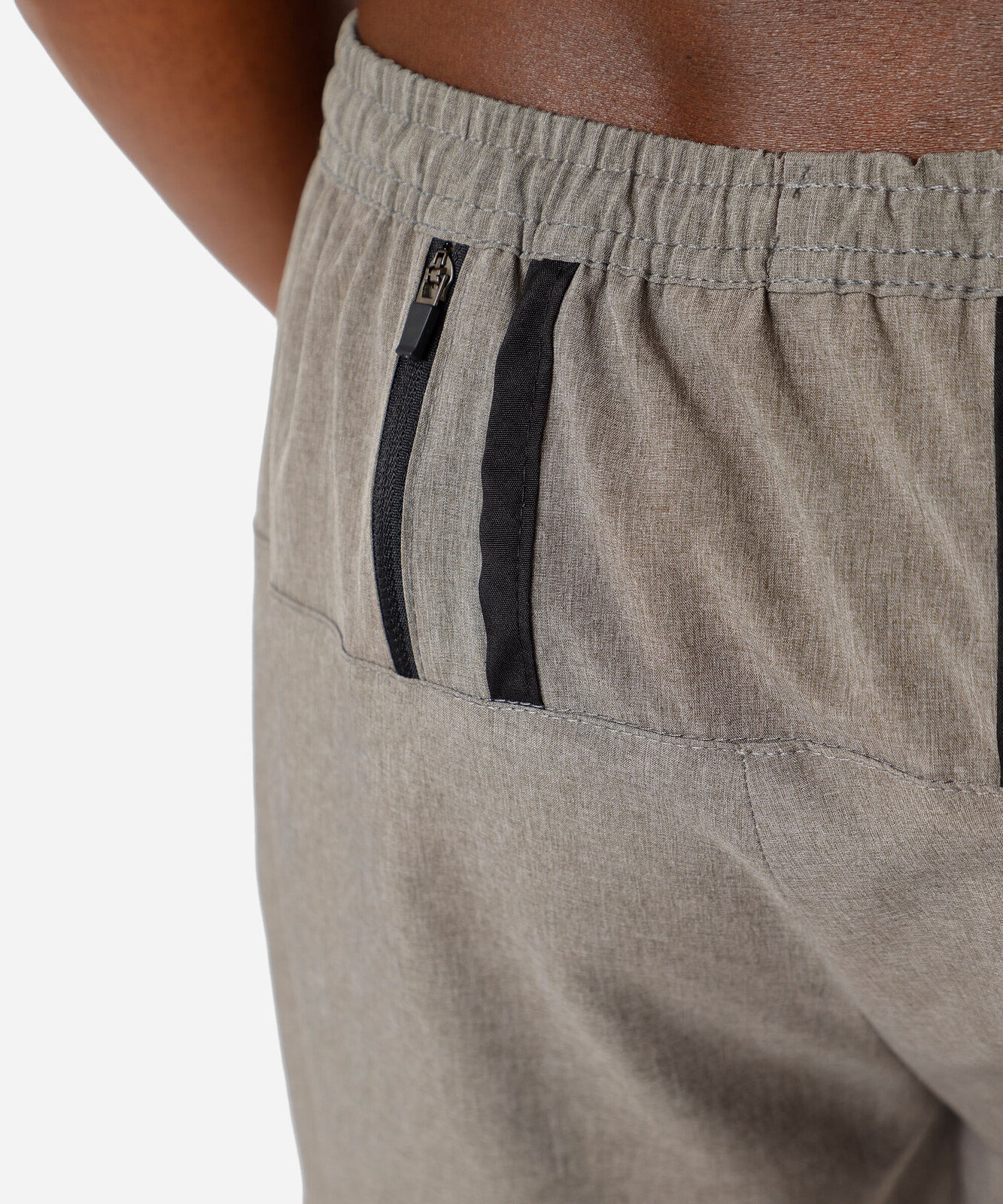 short masculino esportivo cinza