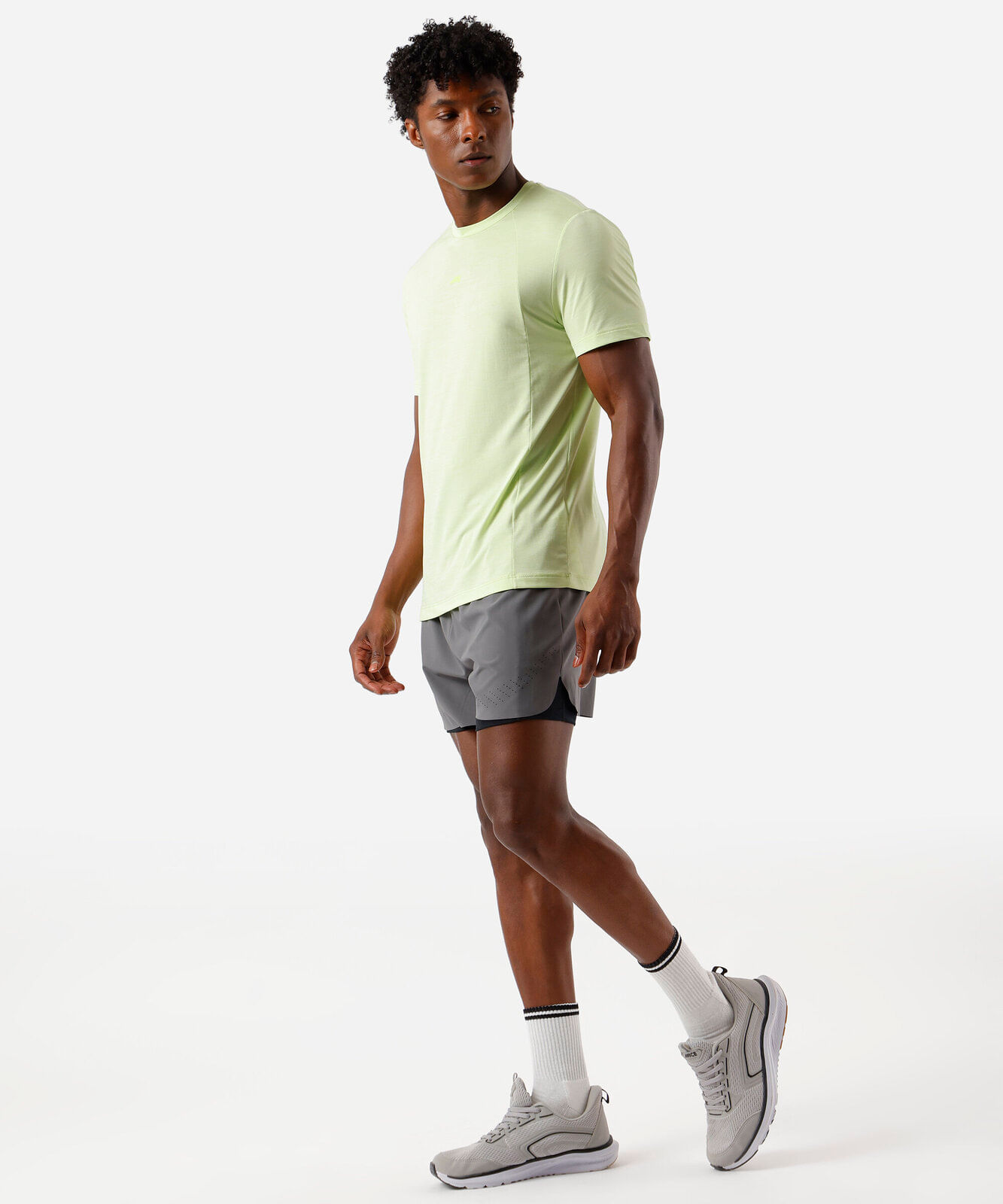 short masculino esportivo com compressão cinza