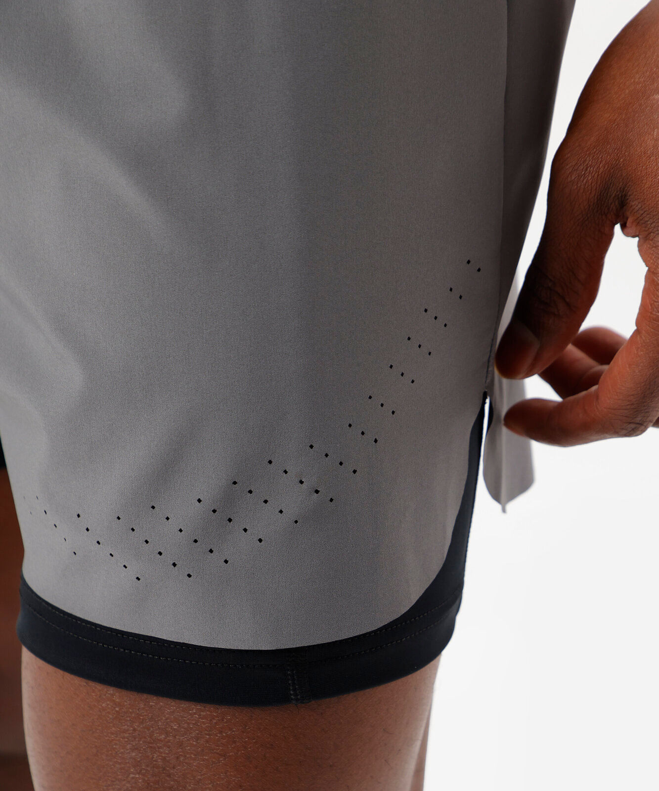short masculino esportivo com compressão cinza