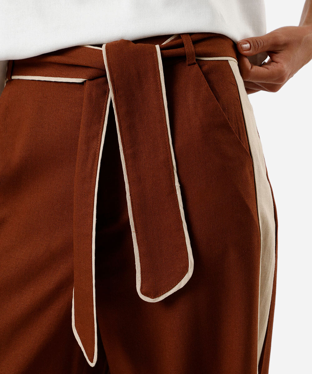 calça pantalona com linho e faixa marrom