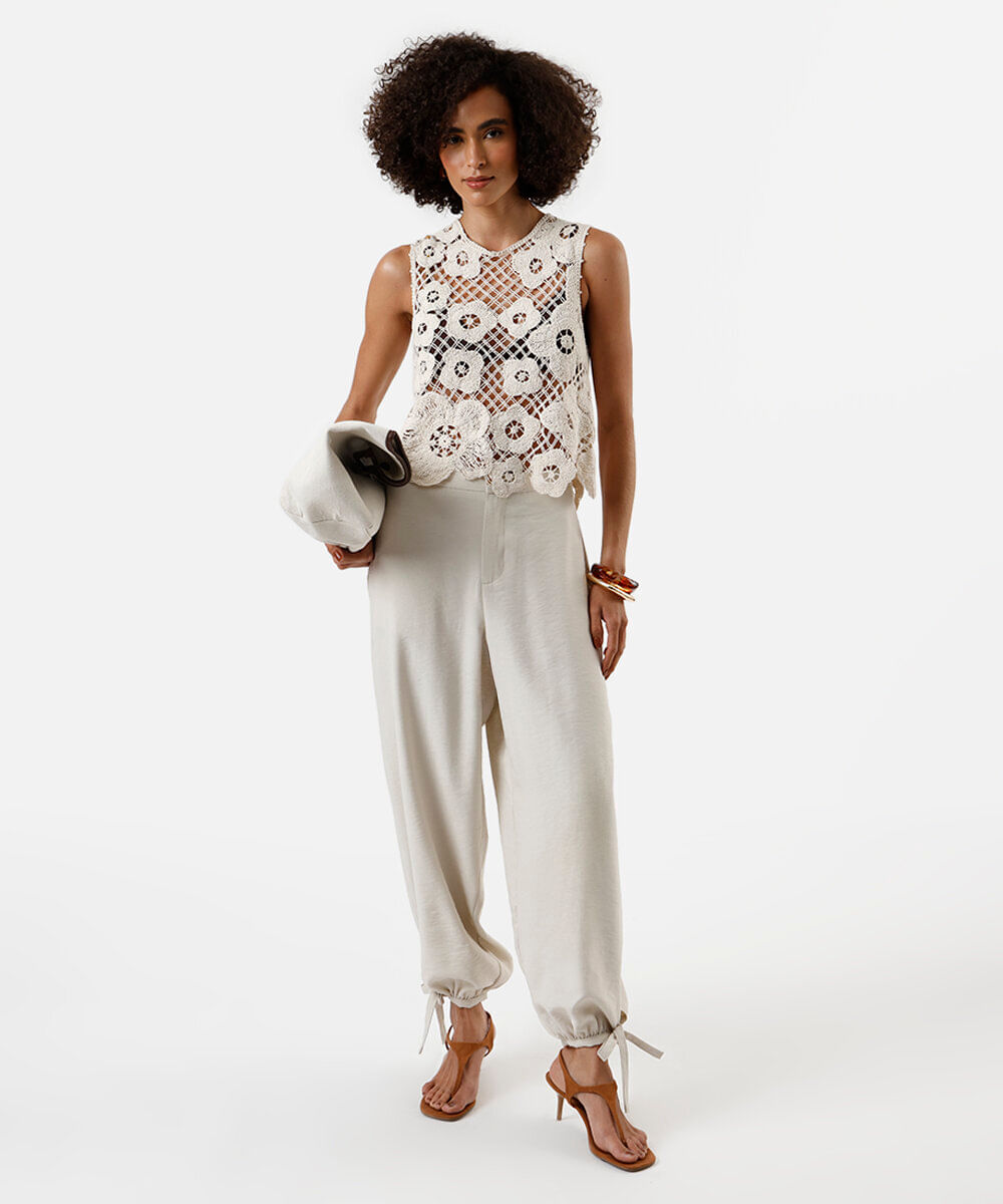 regata feminina de crochet floral bege