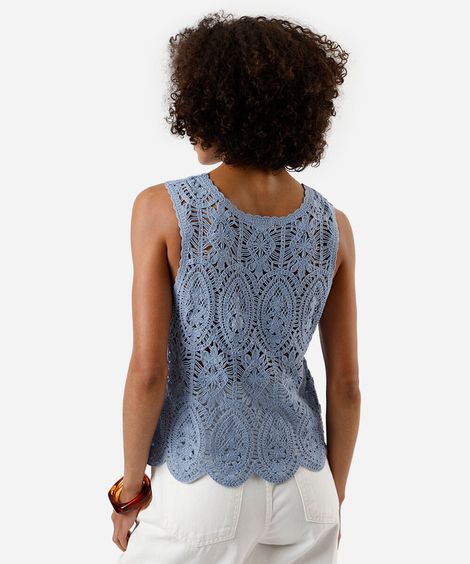 regata feminina de crochê floral azul