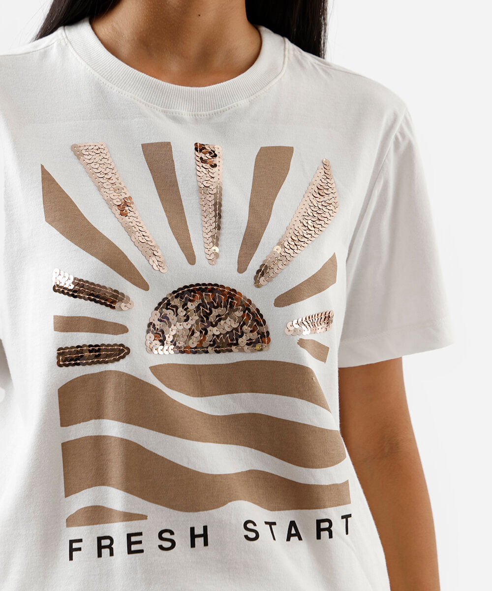 camiseta feminina de algodão bordado paetê off white
