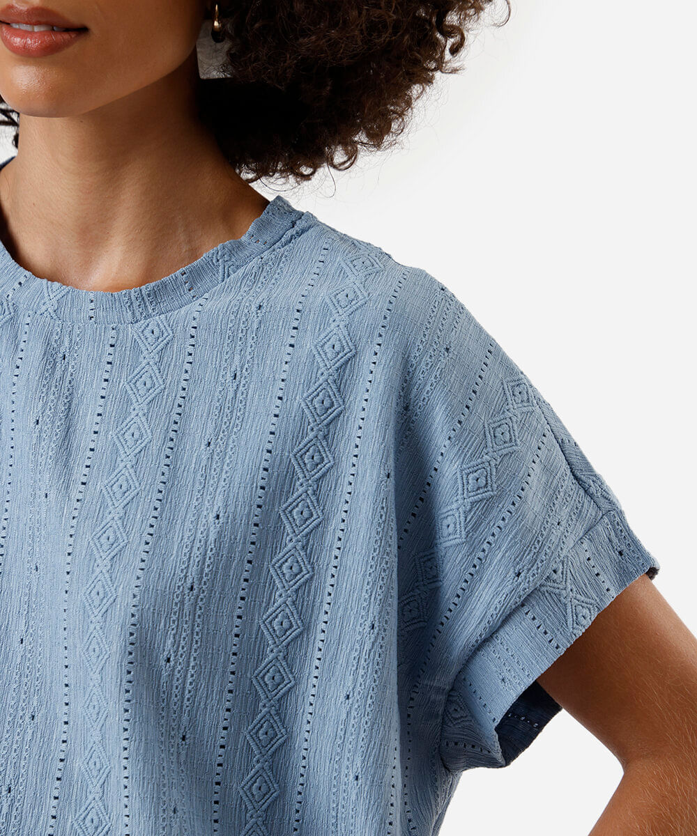 blusa feminina manga curta  texturizada azul
