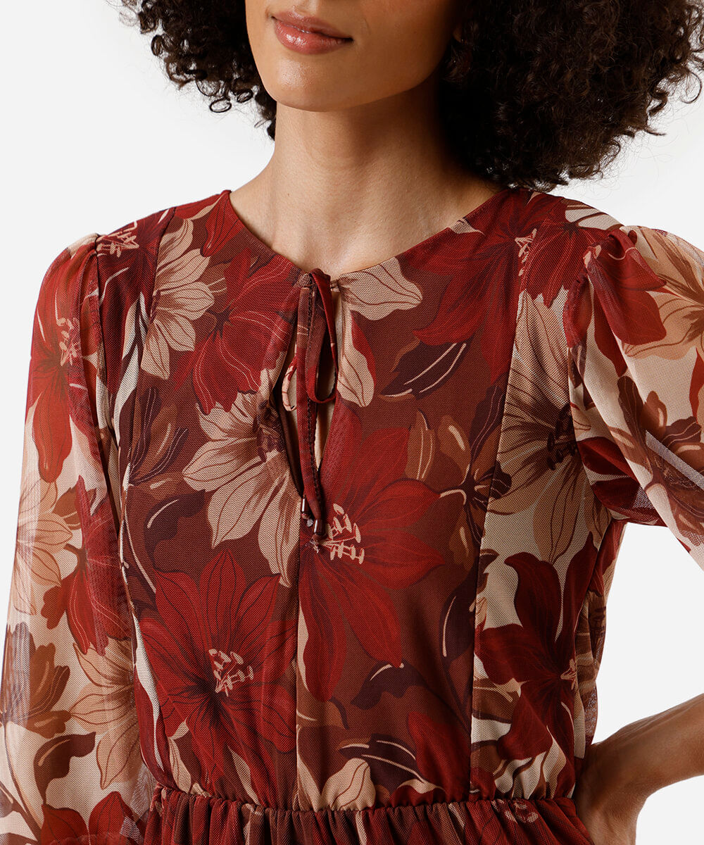 vestido longo feminino de tule com recortes floral colorido